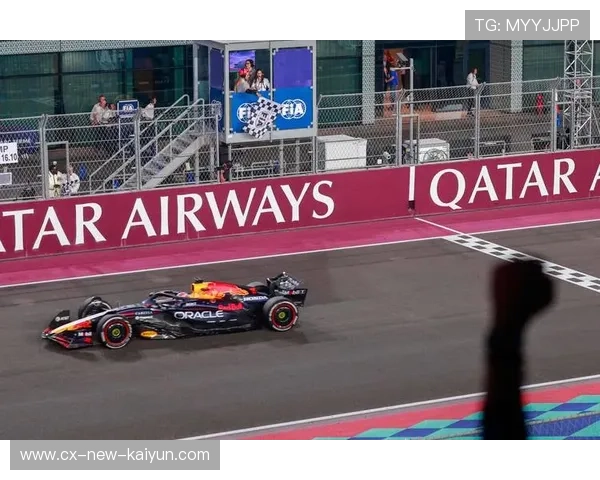 F1日本大奖赛:维斯塔潘再度夺冠,汉密尔顿痛失机会